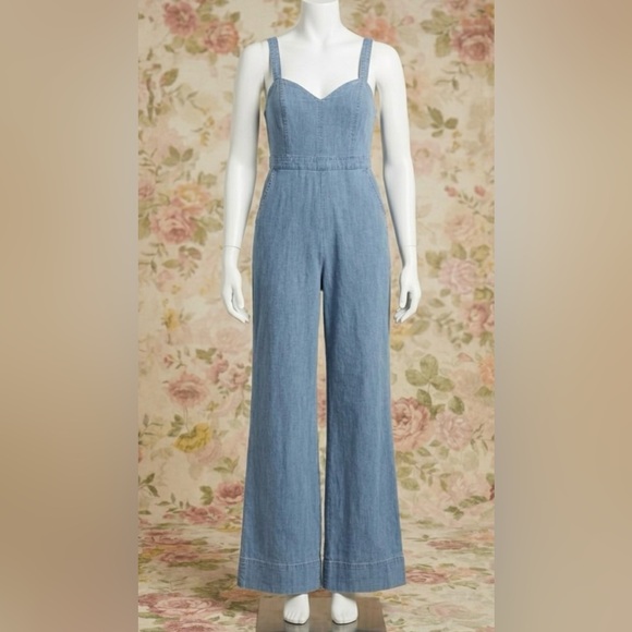 Alice + Olivia Linen Cristal Wide Leg Jumpsuit in Light Chambry - Picture 4 of 16